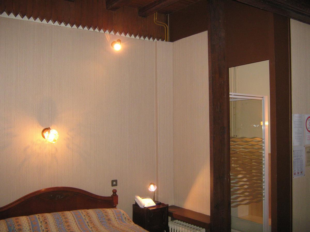Logis Hotel Restaurant La Chaumiere Tournon-sur-Rhone Eksteriør bilde